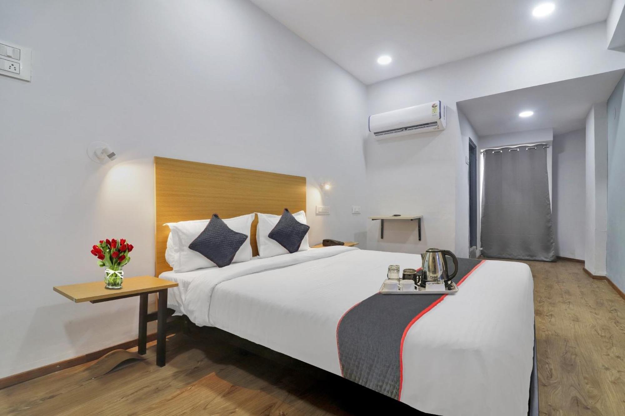 Townhouse S Continental Hotel Hyderabad Exterior photo