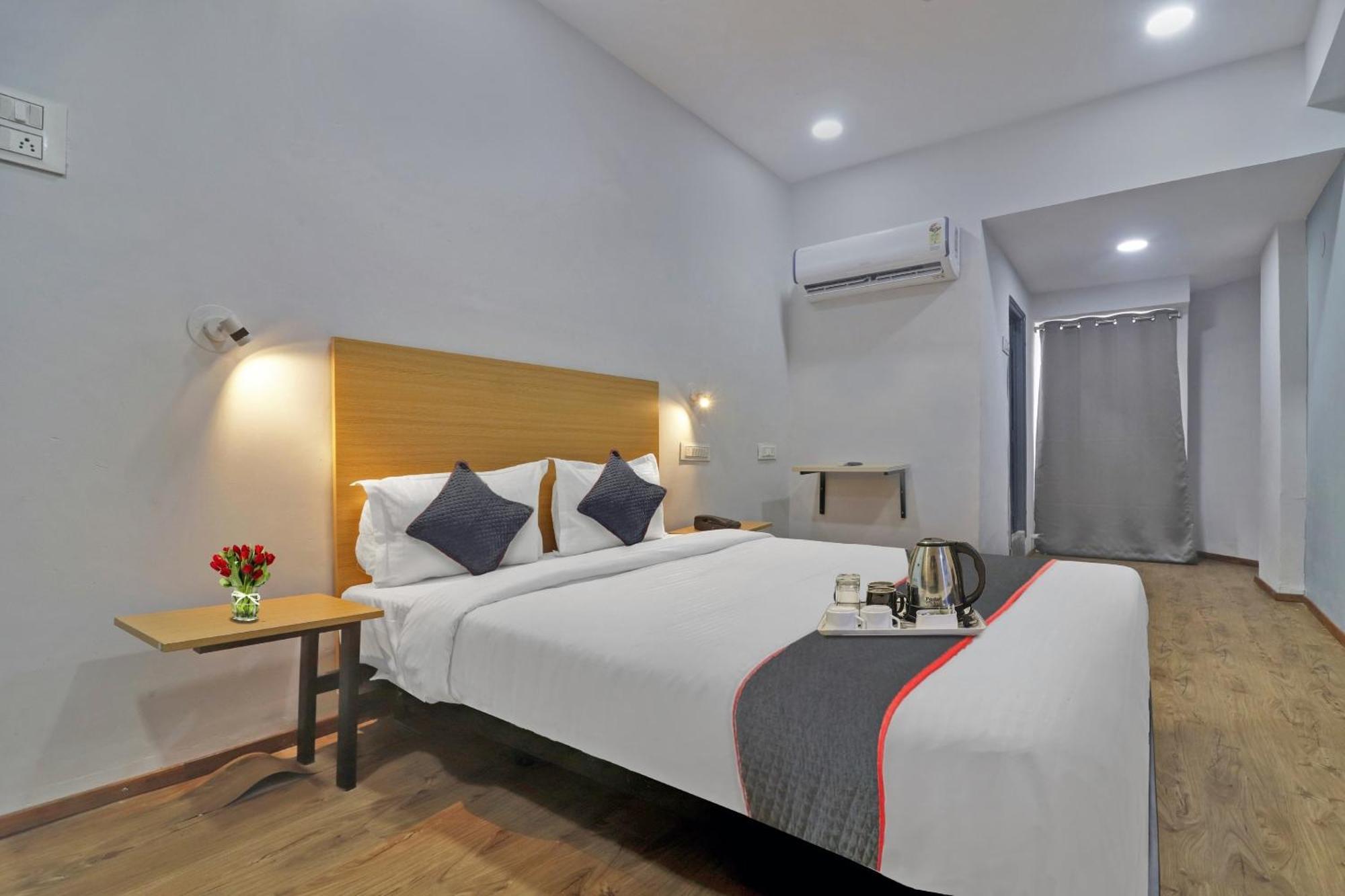 Townhouse S Continental Hotel Hyderabad Exterior photo