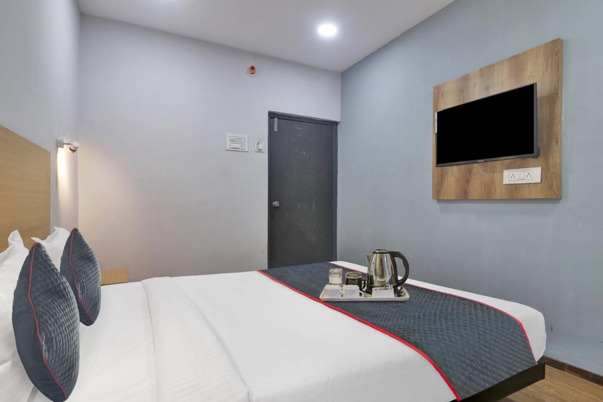 Townhouse S Continental Hotel Hyderabad Exterior photo